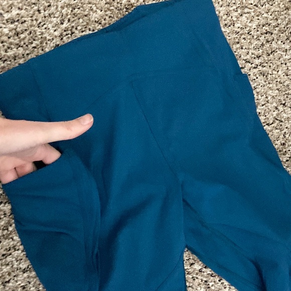 Lululemon leggings size 6 Highrise 23” - Picture 6 of 7